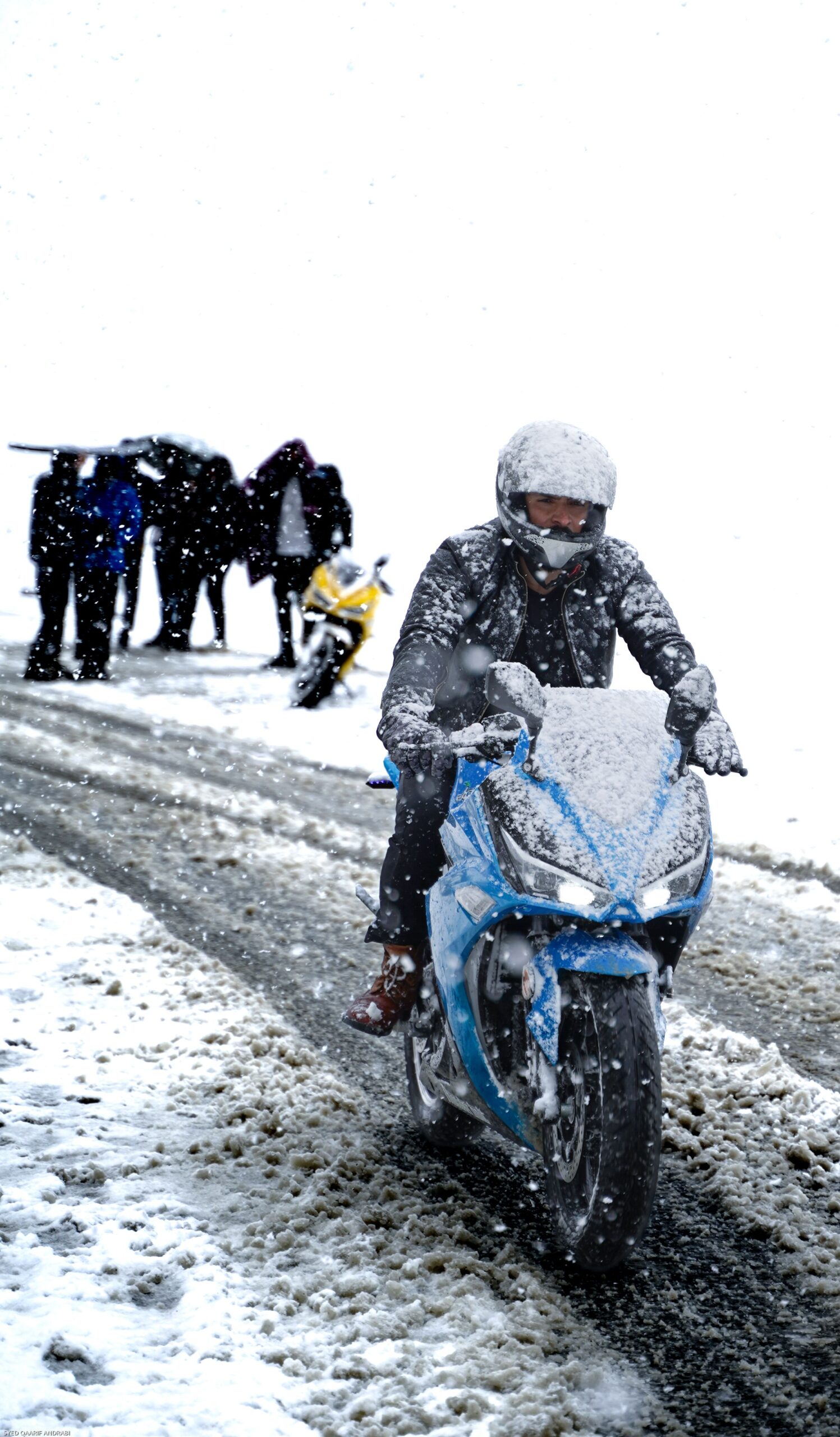 Kaghan Valley Turns Wintry, Babusar Recieves Snowfall